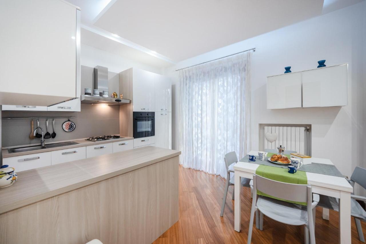 Napoli Charming Apartments Vomero "Fashion And Glamour" エクステリア 写真